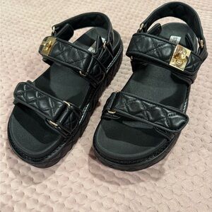 Steve Madden Big Mona Black Sandals with Gold Accents Platform NWOT
